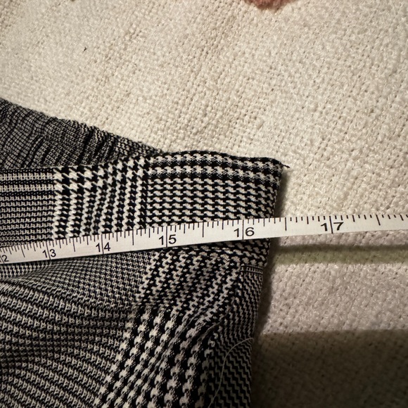 Who What Wear Stylish Gray Plaid cropped pants - Picture 6 of 8